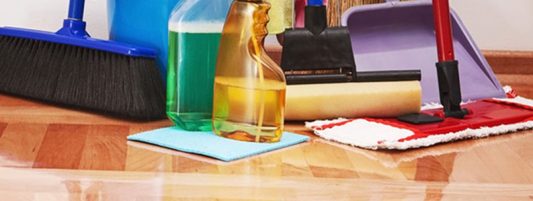 Klusje voor nà de zomer: vloer schoonmaken!